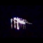 In questa immagine, l'Ufo sembra un "transformer"