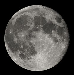 LA LUNA PORTA I SEGNI DI TUTTI GLI IMPATTI DELLA SUA STORIA