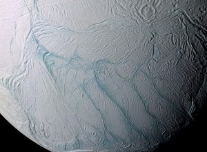 ENCELADO, LA LUNA GHIACCIATA DI SATURNO