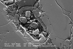LA STRANA STRUTTURA OVALE NEL METEORITE MARZIANO