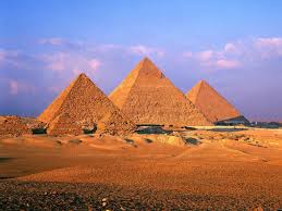 LE PIRAMIDI NELLA PIANA DI GIZA, IN EGITTO