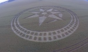 IL CROP CIRCLE APPENA APPARSO ACCANTO A STONEHENGE