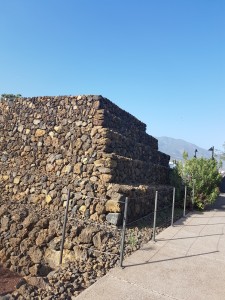 UN DETTAGLIO DI UNA PIRAMIDE DELLE CANARIE