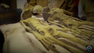 DUE DELLE MUMMIE ANOMALE TROVATE A NAZCA