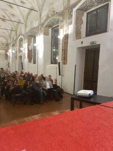 UNA PARTE DEL PUBBLICO DEL MEETING