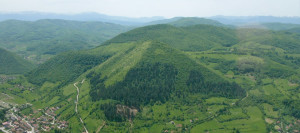 LA COLLINA DI VISOKO DENOMINATA PIRAMIDE DEL SOLE