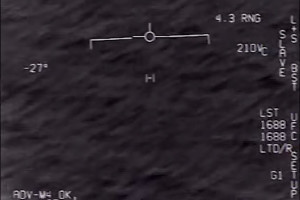UNO DEGLI OGGETTI RIPRESI DAI PILOTI DELLA US NAVY