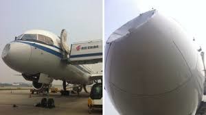 IL BOEING CINESE DOPO L'IMPATTO CON UN OGGETTO MISTERIOSO