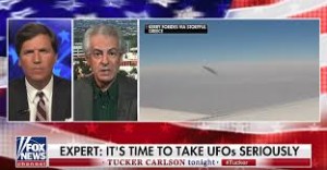 L'ESPERTO NUCK POPE E IL CONDUTTORE CARLSON TUCKER