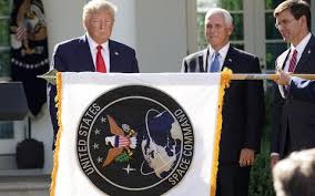 LO STENDARDO CON IL SIMBOLO DELLO SPACECOM