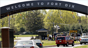 L'INGRESSO DELLA BASE MILITARE DI FORT DIX, New Jersey
