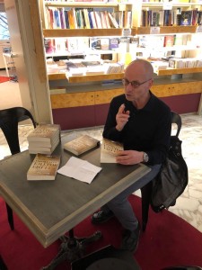 MAURO BIGLINO FIRMA ALCUNE COPIE DEL LIBRO