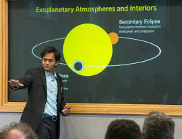 NIKKU MADHUS, LETTORE ALL'UNIVERSITÀ DI CAMBRIDGE