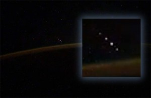 UN INGRANDIMENTO DELLE LUCI ALLINEATE VISTE DA IVAN VAGNER