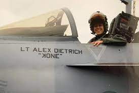 IL SOTTOTENETE DELLA US NAVY ALEX DIETRICH