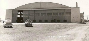 NELLA FOTO D'EPOCA, UN HANGAR DELLA BASE DI ROSWELL