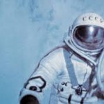 IL COSMONAUTA ALEXEI LEONOV É STATO IL PRIMO UOMO A FARE UNA PASSEGGIATA NELLO SPAZIO