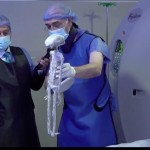 IL DOTTOR BENITEZ (AL CENTRO) DURANTE I TEST MEDICI