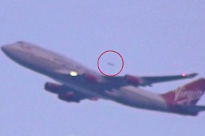 I PILOTI TALVOLTA AVVISTANO STRANI OGGETTI IN VOLO